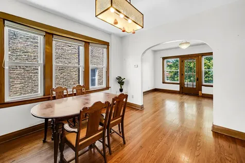 5233 West Cullom Avenue Chicago IL 60641