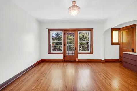5233 West Cullom Avenue Chicago IL 60641