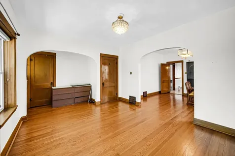 5233 West Cullom Avenue Chicago IL 60641