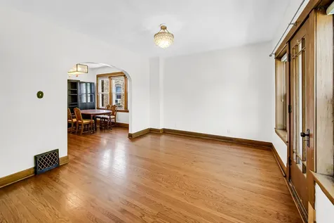 5233 West Cullom Avenue Chicago IL 60641
