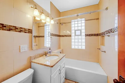 5233 West Cullom Avenue Chicago IL 60641