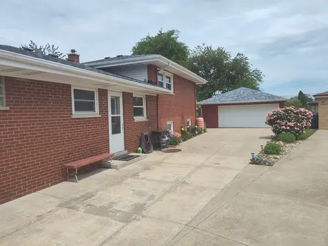 9809 South Albany Avenue Evergreen Park IL 60805