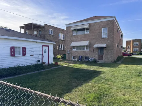 10315 Chaucer Street Westchester IL 60154