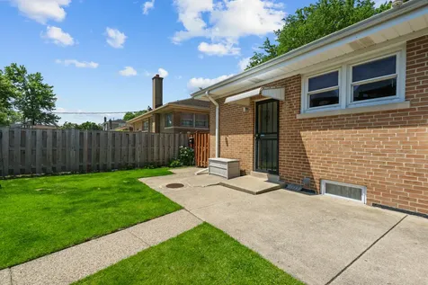 7555 North Neva Avenue Niles IL 60714