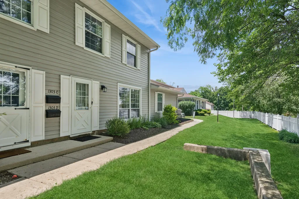 1303 Woodcutter Lane Wheaton IL 60189