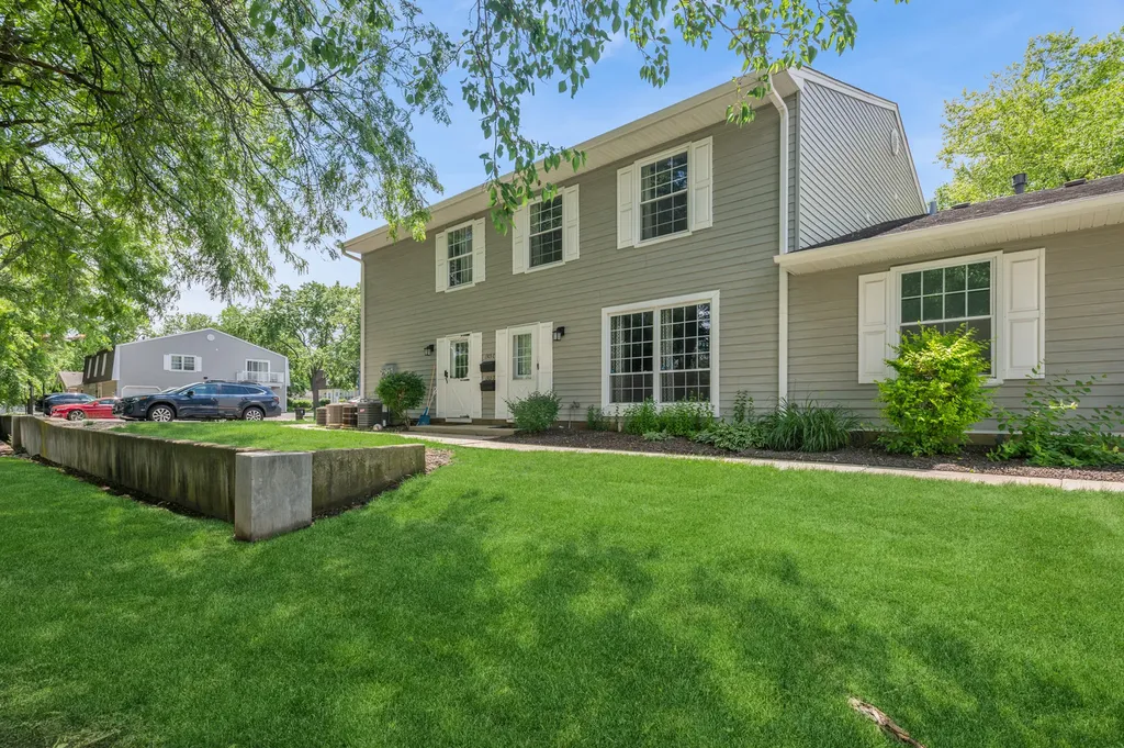 1303 Woodcutter Lane Wheaton IL 60189