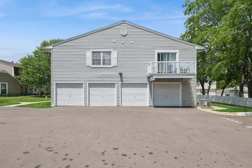 1303 Woodcutter Lane Wheaton IL 60189