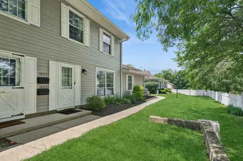 1303 Woodcutter Lane Wheaton IL 60189