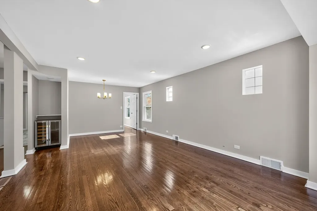 8155 South Wabash Avenue Chicago IL 60619
