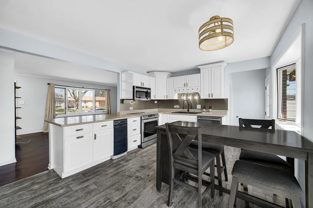 661 West Saint Aubin Drive Addison IL 60101