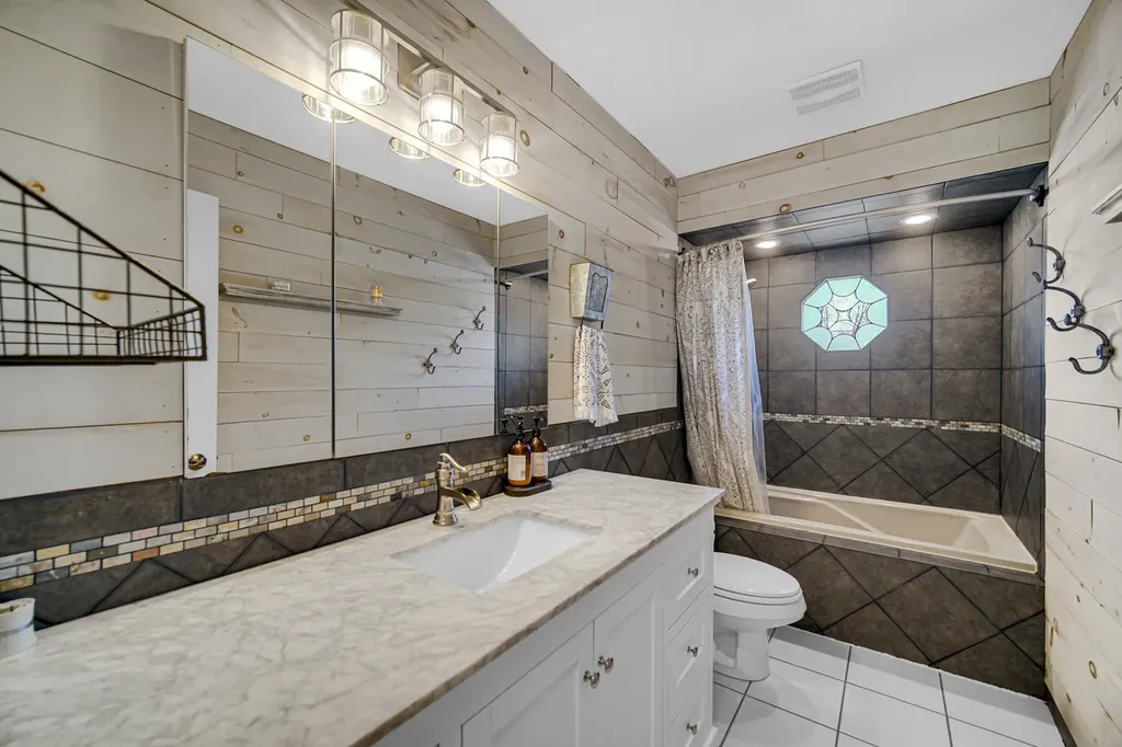 661 West Saint Aubin Drive Addison IL 60101