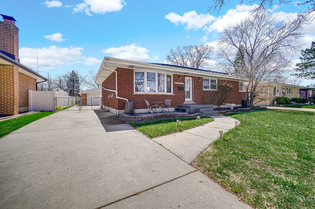 661 West Saint Aubin Drive Addison IL 60101