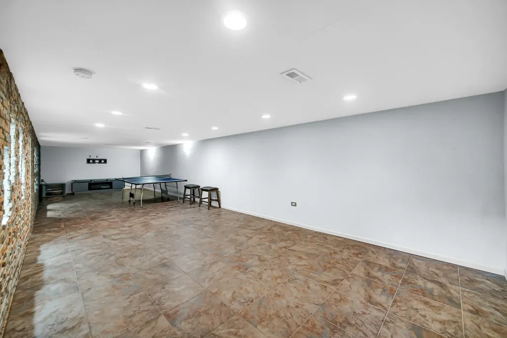661 West Saint Aubin Drive Addison IL 60101