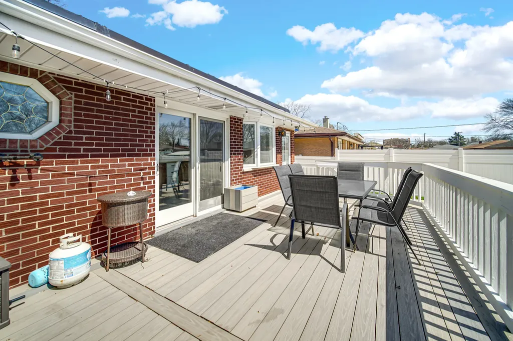 661 West Saint Aubin Drive Addison IL 60101