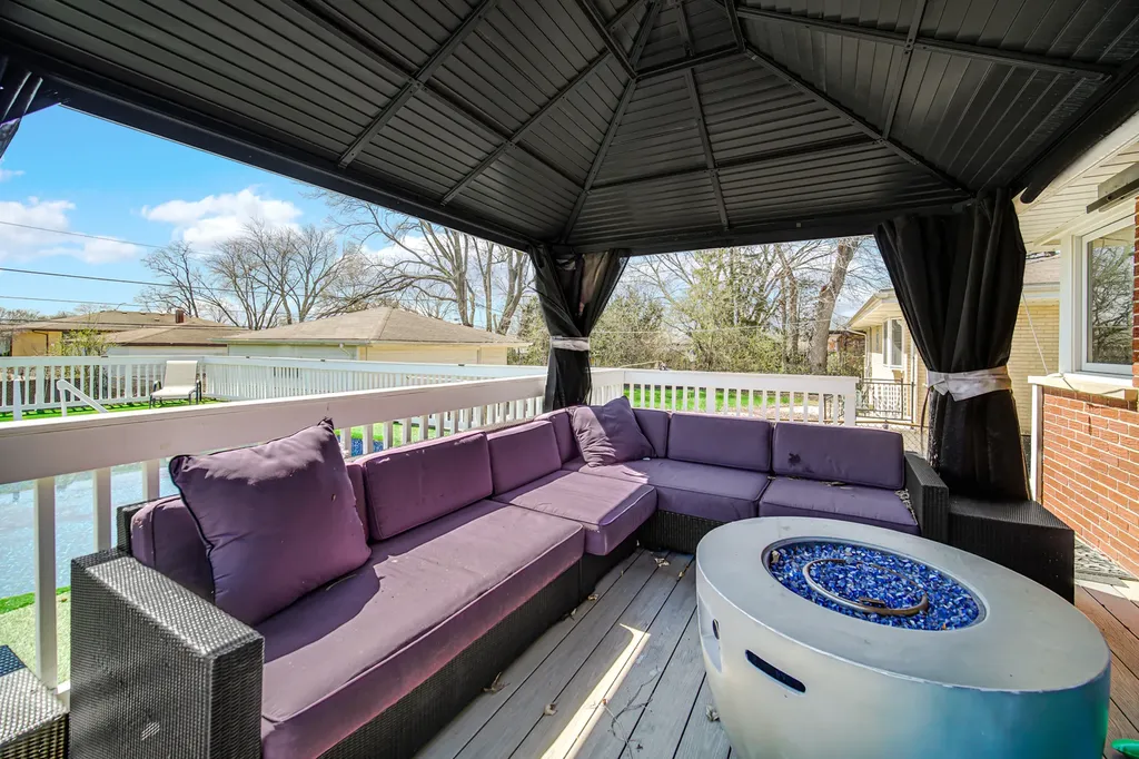661 West Saint Aubin Drive Addison IL 60101