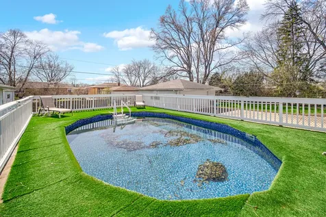 661 West Saint Aubin Drive Addison IL 60101