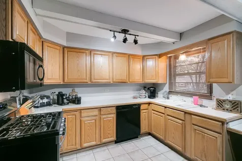 9215 South 83rd Avenue Hickory Hills IL 60457