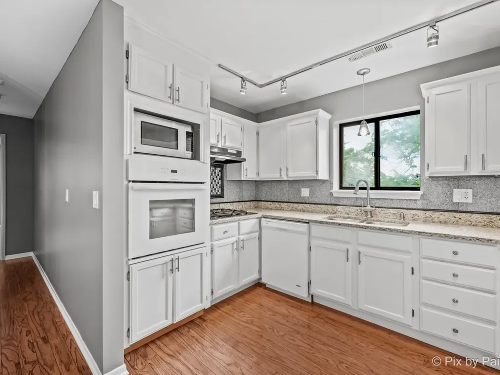 2226 Abbeywood Drive Lisle IL 60532