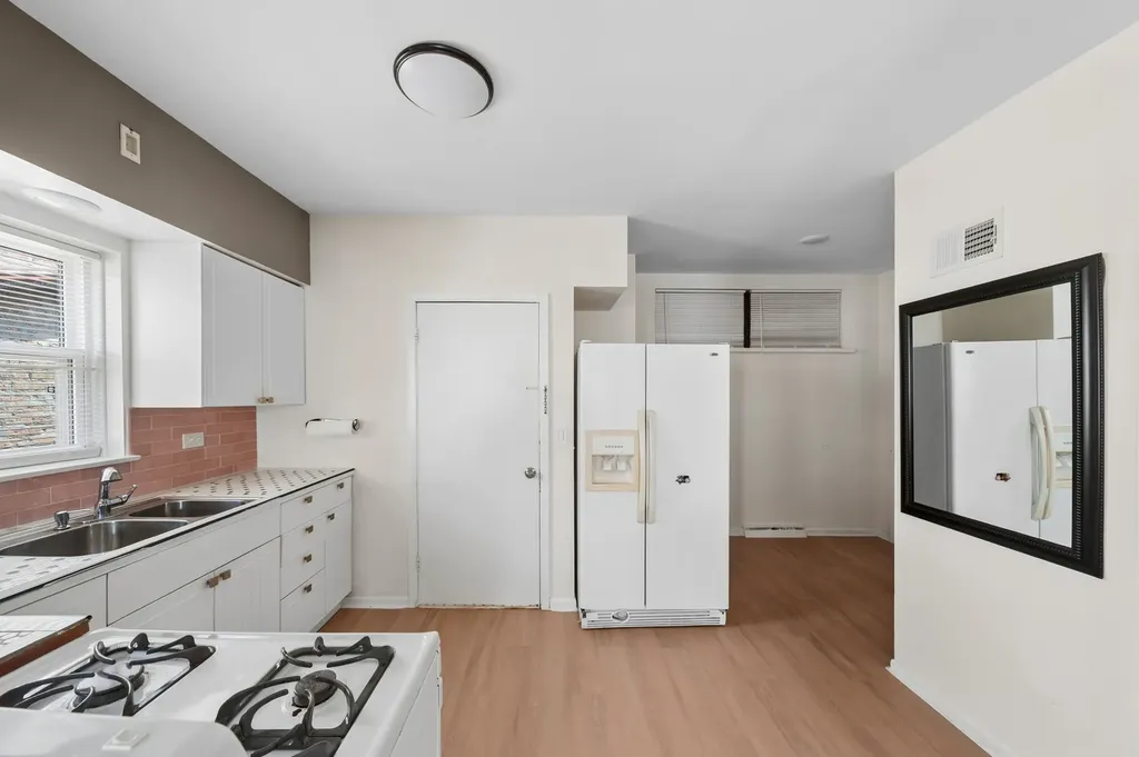 4206 West Lawrence Avenue Chicago IL 60630