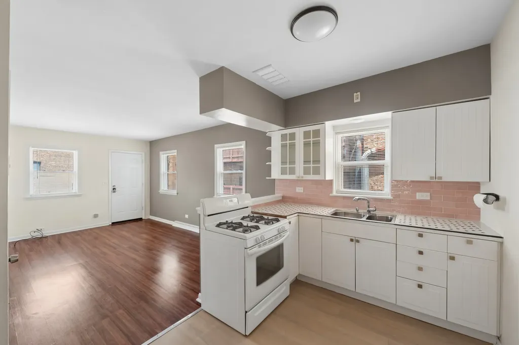 4206 West Lawrence Avenue Chicago IL 60630