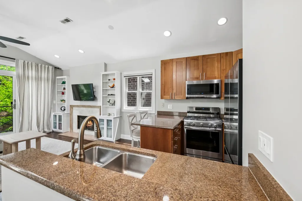 2508 North Southport Avenue Chicago IL 60614
