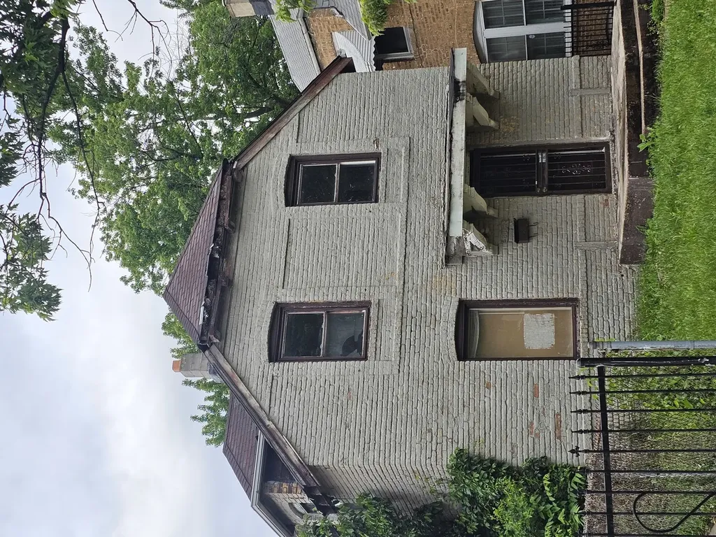 8852 South Michigan Avenue Chicago IL 60619