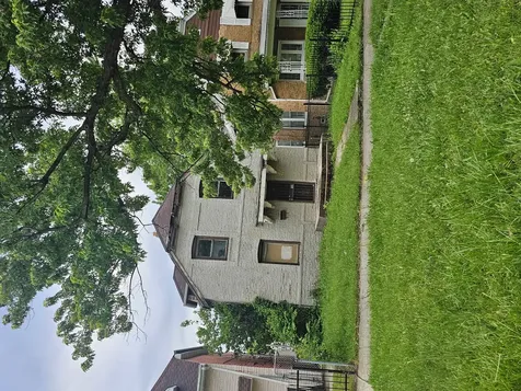 8852 South Michigan Avenue Chicago IL 60619