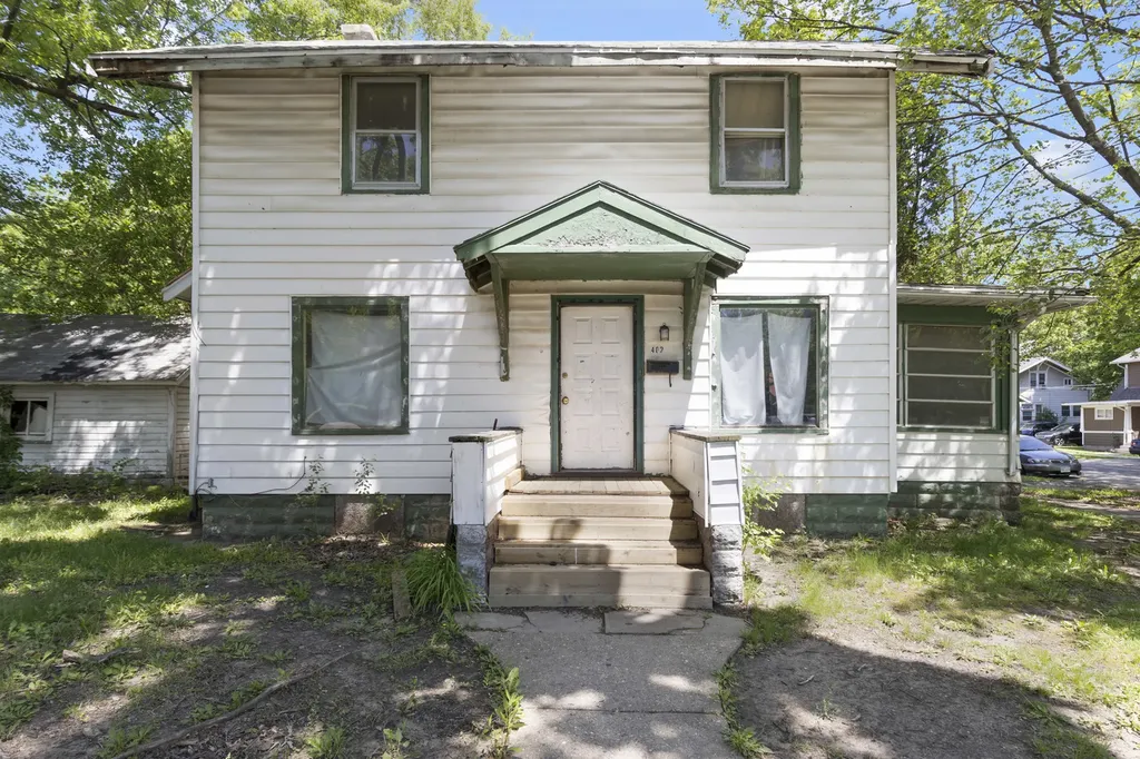 402 Royal Avenue Rockford IL 61101