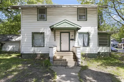 402 Royal Avenue Rockford IL 61101