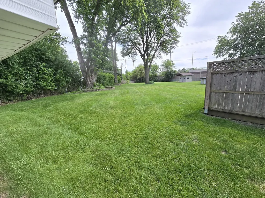 1413 Weyers Court Schaumburg IL 60193