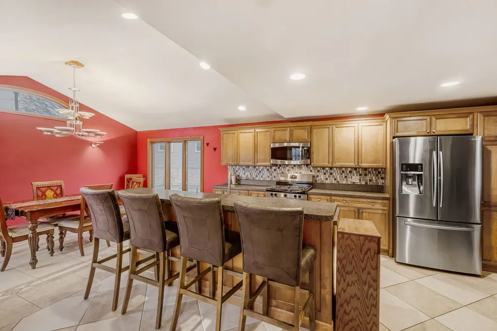 1413 Weyers Court Schaumburg IL 60193