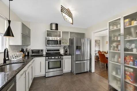 6938 Riverside Drive Berwyn IL 60402