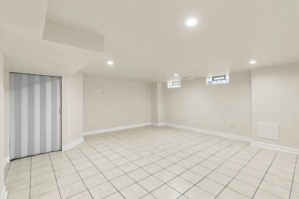 1727 East 74th Street Chicago IL 60649