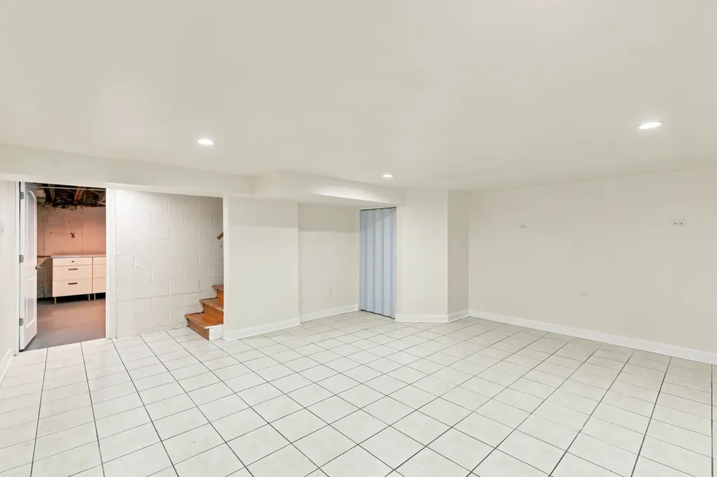 1727 East 74th Street Chicago IL 60649