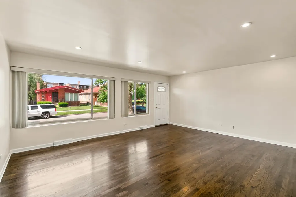 1727 East 74th Street Chicago IL 60649
