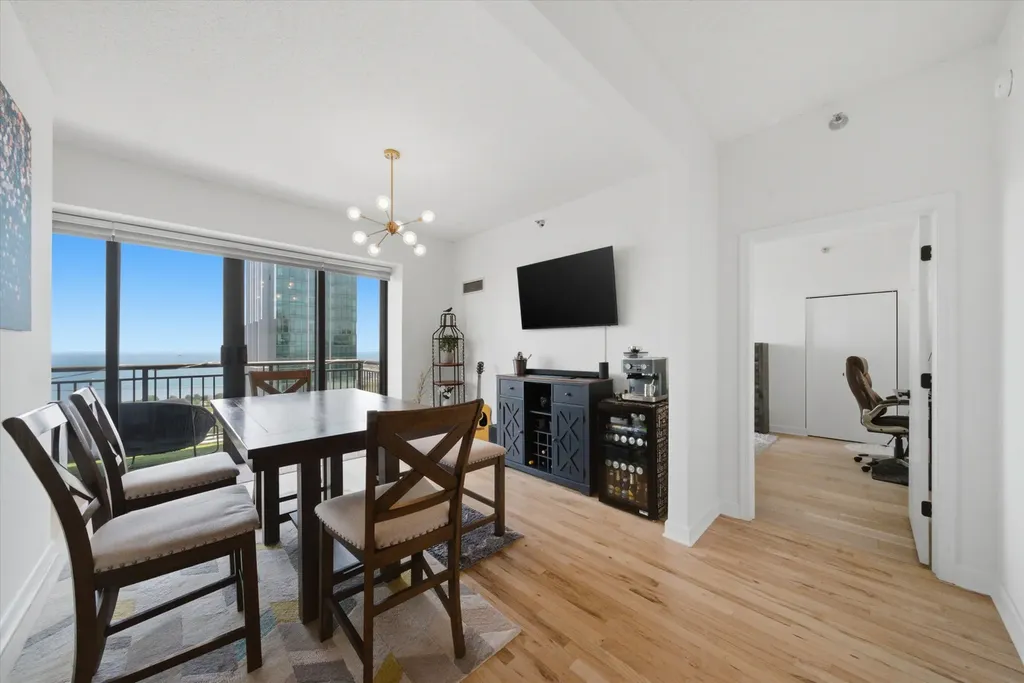 41 East 8th Street Chicago IL 60605