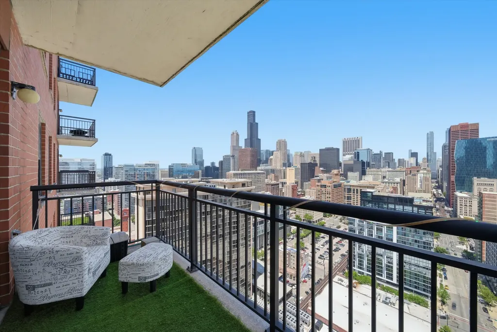 41 East 8th Street Chicago IL 60605