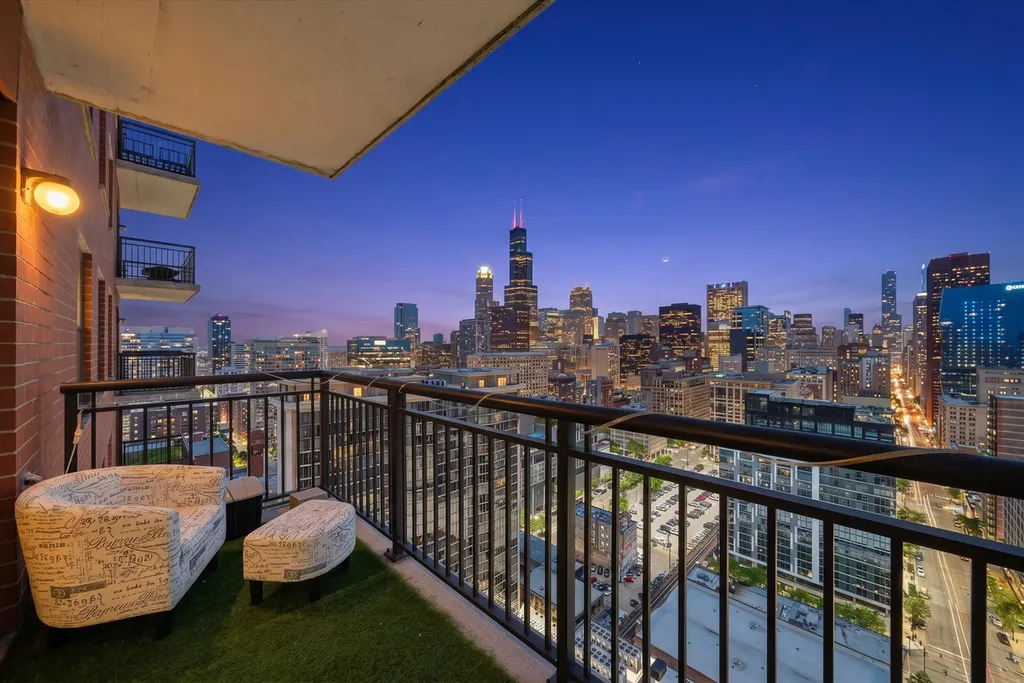 41 East 8th Street Chicago IL 60605