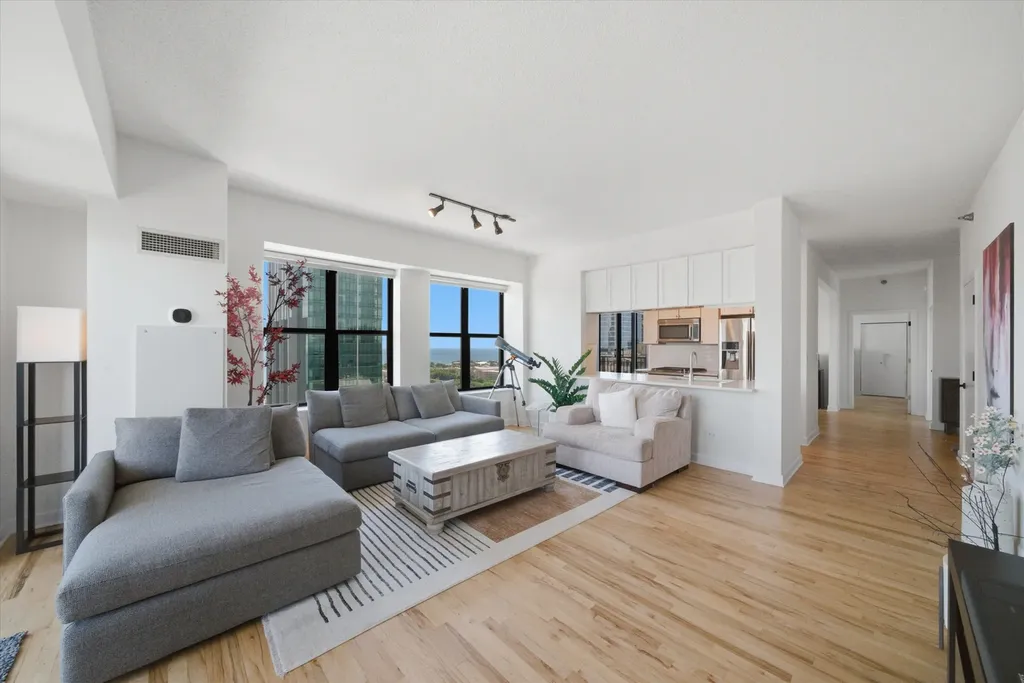 41 East 8th Street Chicago IL 60605
