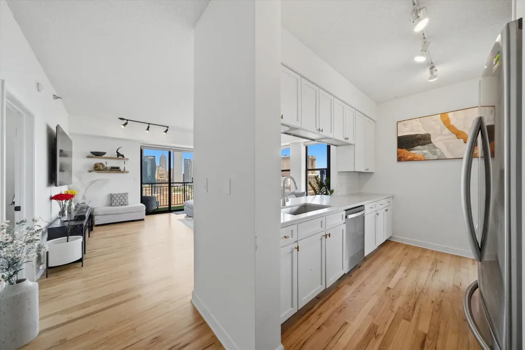 41 East 8th Street Chicago IL 60605