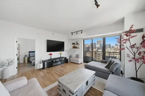 41 East 8th Street Chicago IL 60605