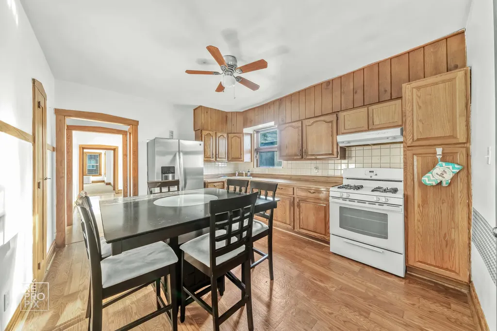4055 West Nelson Street Chicago IL 60641