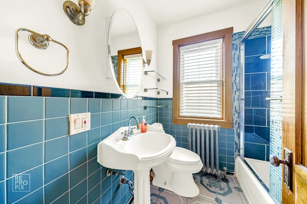 4055 West Nelson Street Chicago IL 60641