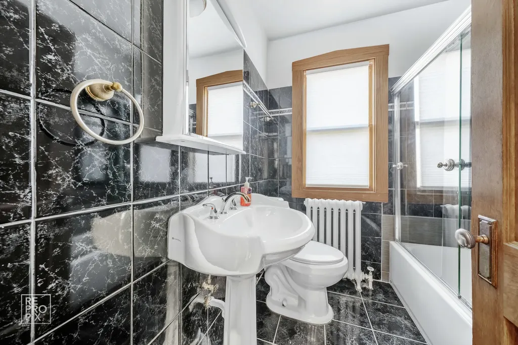 4055 West Nelson Street Chicago IL 60641