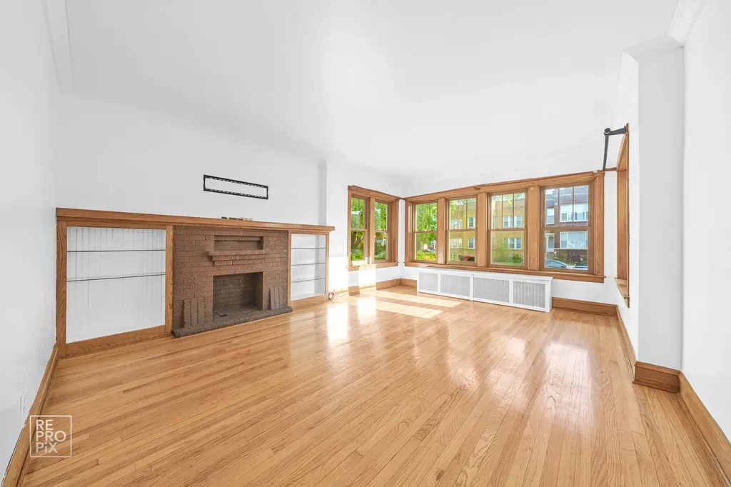 4055 West Nelson Street Chicago IL 60641