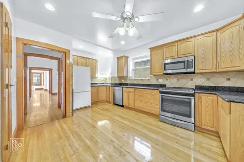 4055 West Nelson Street Chicago IL 60641