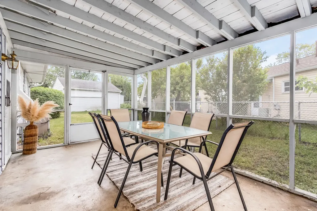 232 Westgate Drive Aurora IL 60506