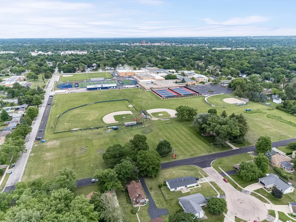232 Westgate Drive Aurora IL 60506