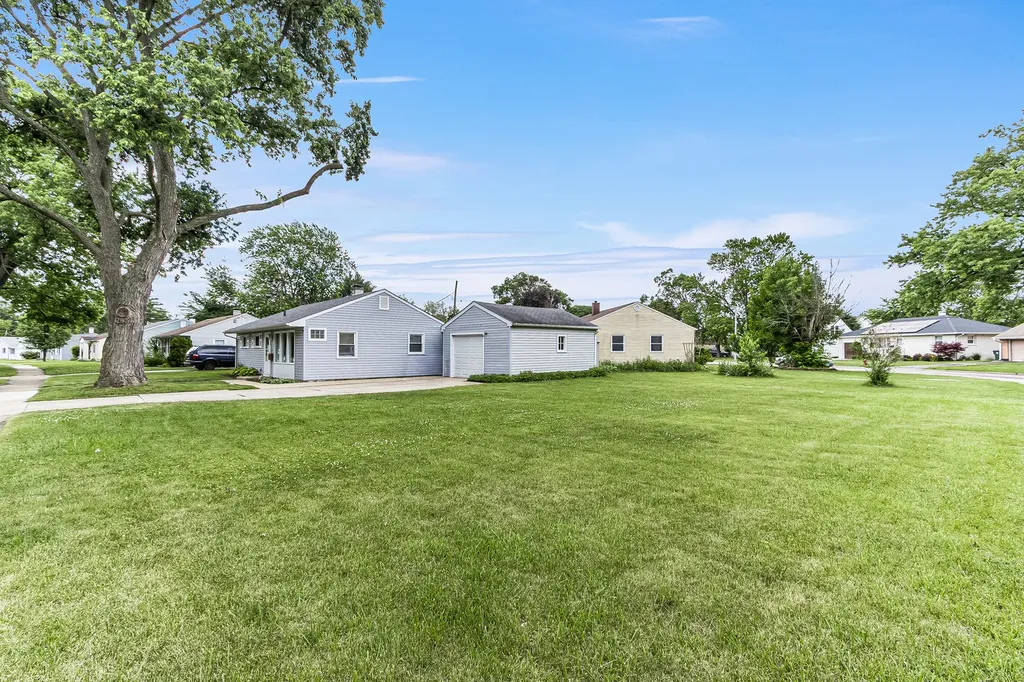 232 Westgate Drive Aurora IL 60506