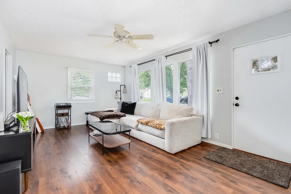 232 Westgate Drive Aurora IL 60506